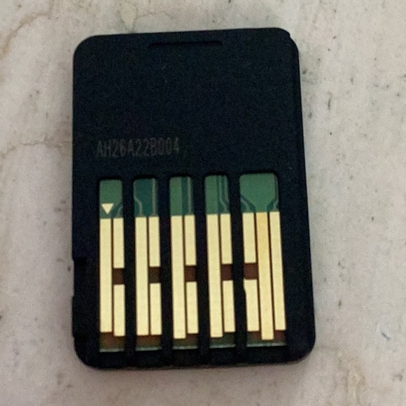 Nintendo Switch System Console Handheld & Kirby Game & Controller Grip Original - Picture 15 of 16